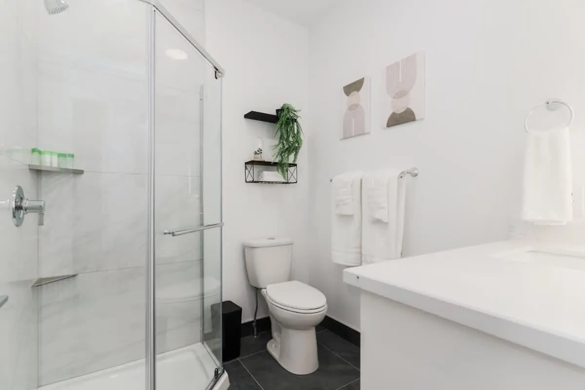 Spacious 3Br Suite For 10 W Patio Heart Of Toronto 0*,