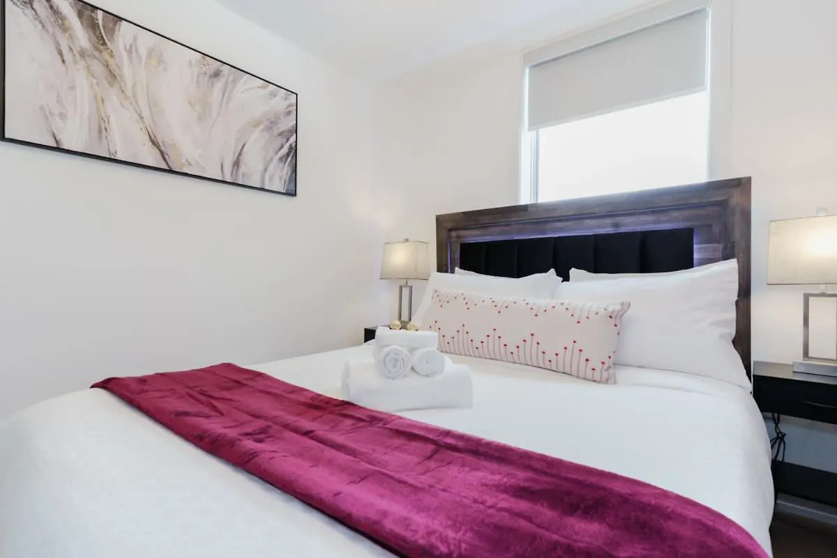 Spacious 3Br Suite For 10 W Patio Heart Of Toronto