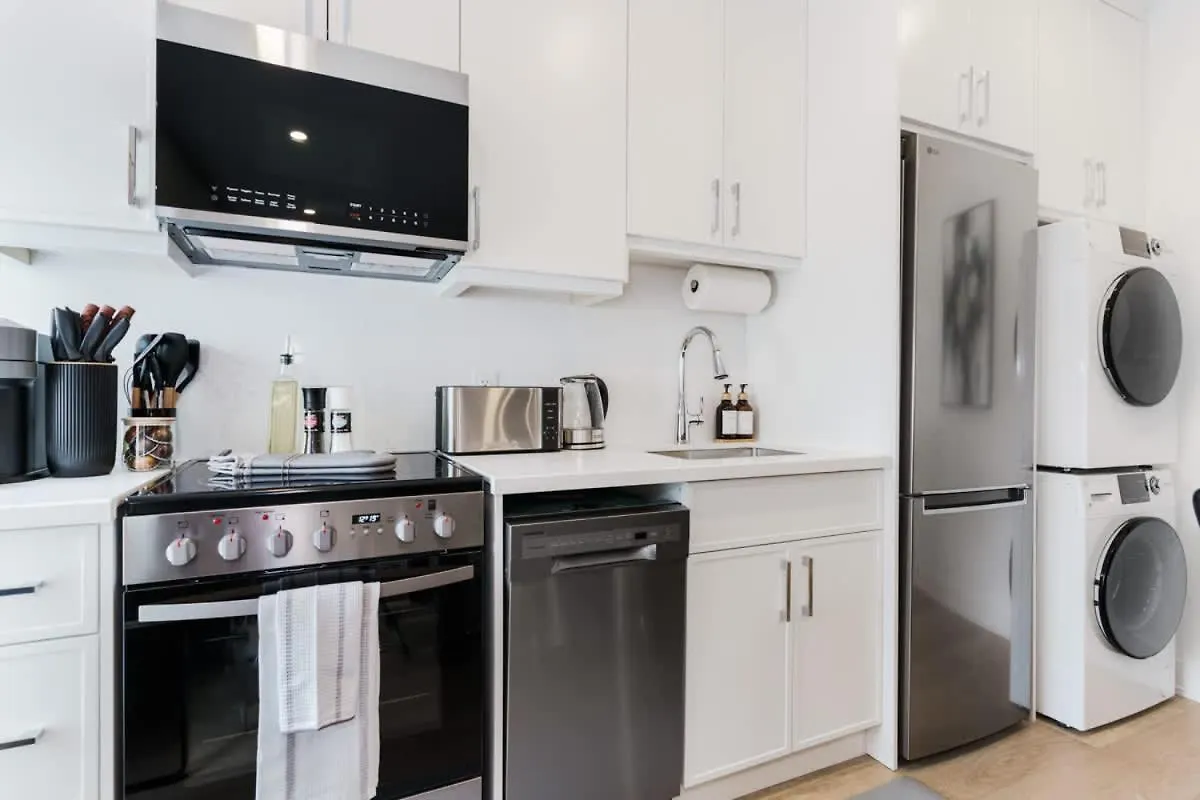 Spacious 3Br Suite For 10 W Patio Heart Of Toronto Hotel